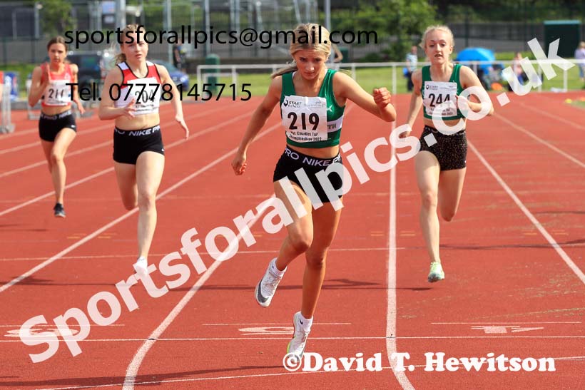 Women and Girls 200 metres, 2022 North Eastern Track and Field Champs., Middlesbrough. David T. Hewitson/Sports for All Pics